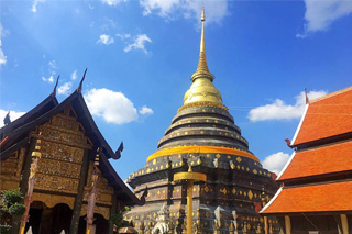 Phra That Lampang Luang Wat Phra That Lampang Luang Pay homage to the relics of your birth year, 12 zodiac years.