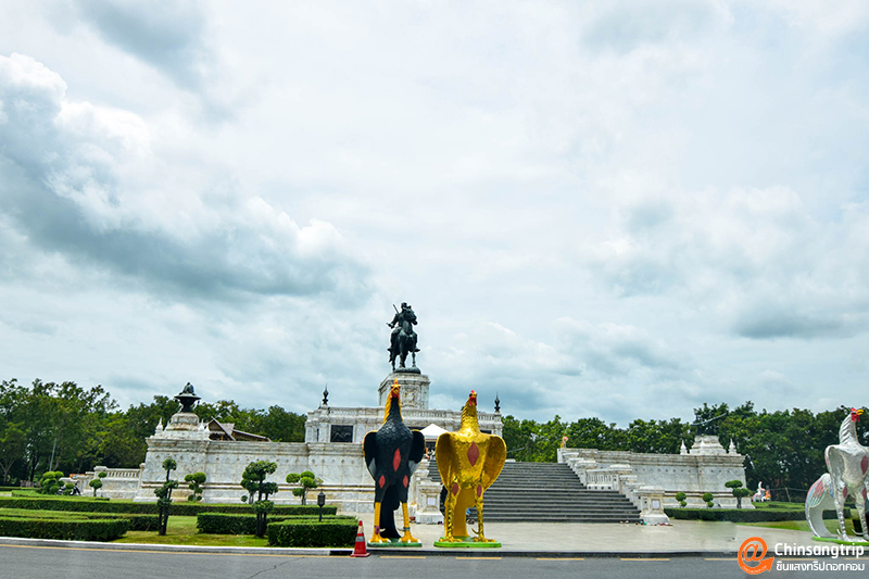 อนุสาวรีย์สมเด็จพระนเรศวรมหาราช_1