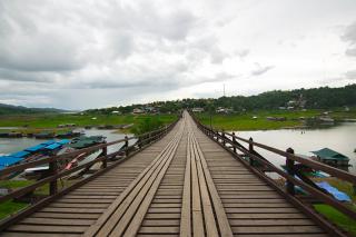 สะพานอุตตมานุสรณ์ (สะพานมอญ)